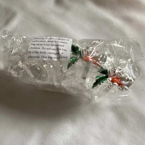 6 piece Easter Bunny napkin rings - Picture 3 of 3